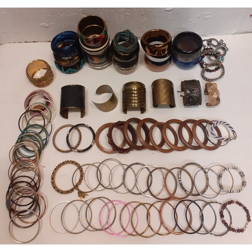 117 - A quantity of mainly late 20th Century and modern costume jewellery comprising mixed bangles, vintag... 