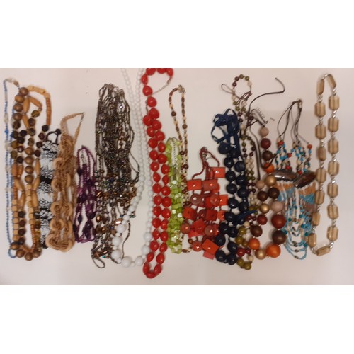 117 - A quantity of mainly late 20th Century and modern costume jewellery comprising mixed bangles, vintag... 