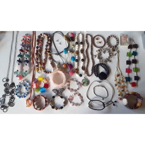 122 - A quantity of modern costume jewellery, mainly natural stone items, to include a multi stone necklac... 