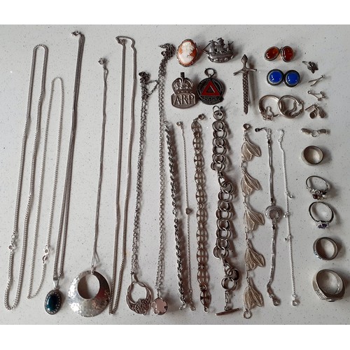 126 - Silver and white metal jewellery to include 5 dress rings, amber earrings, 2 brooches, an ARP hat ba... 