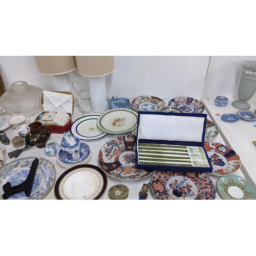 482 - A mixed lot to include Imari plates, crystal cut glasses, Royal Crown Derby mugs, a boxed jadeite se... 