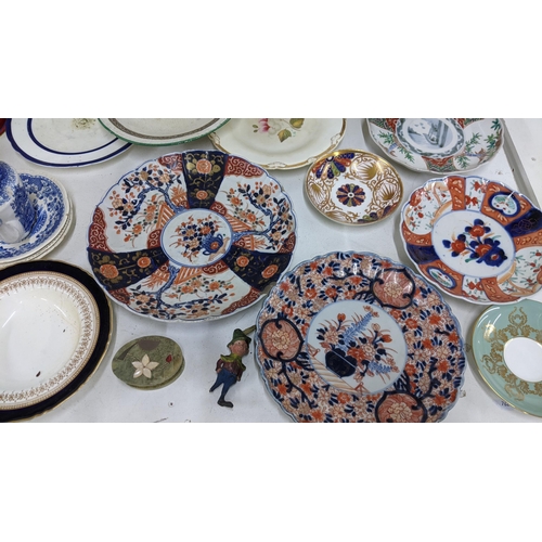 482 - A mixed lot to include Imari plates, crystal cut glasses, Royal Crown Derby mugs, a boxed jadeite se... 