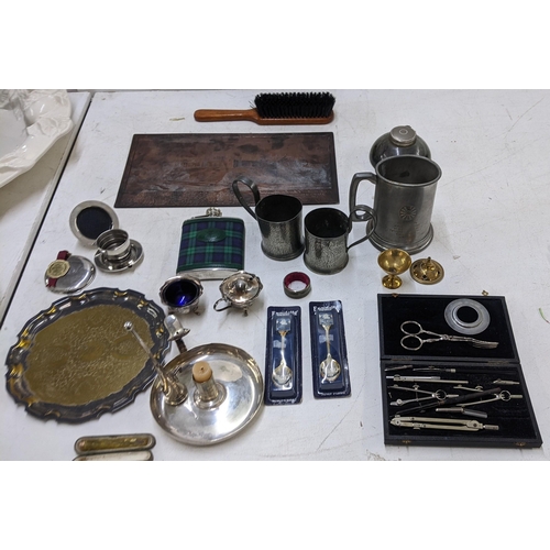 580 - A collection of metalware to include a tartan covered hip flask, a pewter tankard, an inkwell, a can... 