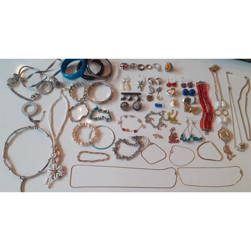 117 - A quantity of mainly late 20th Century and modern costume jewellery comprising mixed bangles, vintag... 