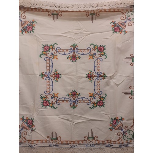 128 - A quantity of vintage table linen to include an Edwardian cream cotton tablecloth A/F , approx 52