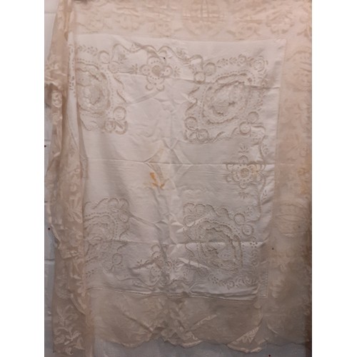 128 - A quantity of vintage table linen to include an Edwardian cream cotton tablecloth A/F , approx 52