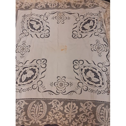 128 - A quantity of vintage table linen to include an Edwardian cream cotton tablecloth A/F , approx 52