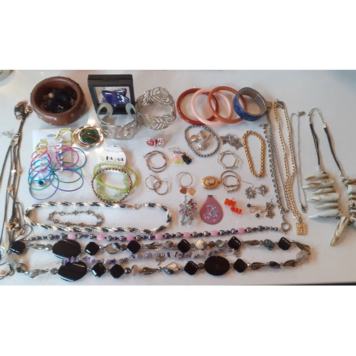 140 - A quantity of mainly modern fashion jewellery and watches to include a white metal and amber coloure... 