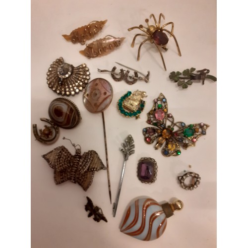 159 - Vintage jewellery, small collectables, boxes and tins A/F to include early 20th Century necklaces A/... 