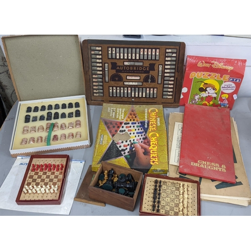 228 - A mixed lot to include boxed chess sets, Chinese chequers and other items
Location:A4B
If there is n... 