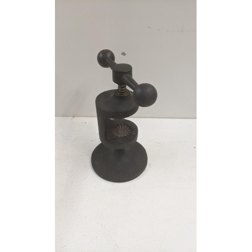 264 - An iron table nut cracker designed by Robert Welch, 18.5cm h open
Location:6.1
If there is no condit... 