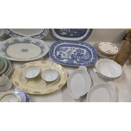 267 - 19th century and later ceramics to include a part dinner service, blue and white platters, together ... 