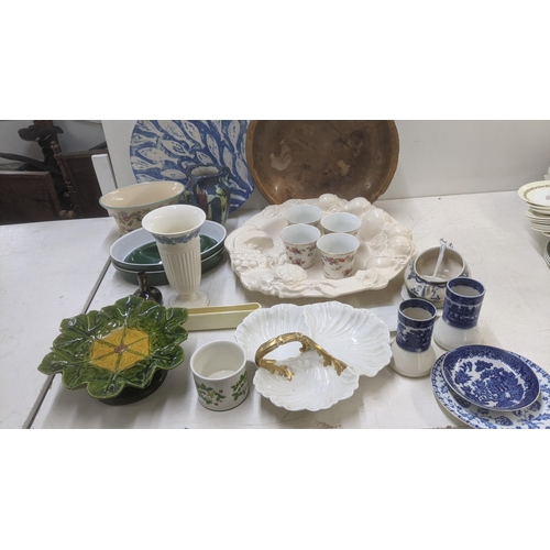 269 - A mixed lot of ceramics to include a Wedgewood fluted vase with be floral relief moulds together wit... 