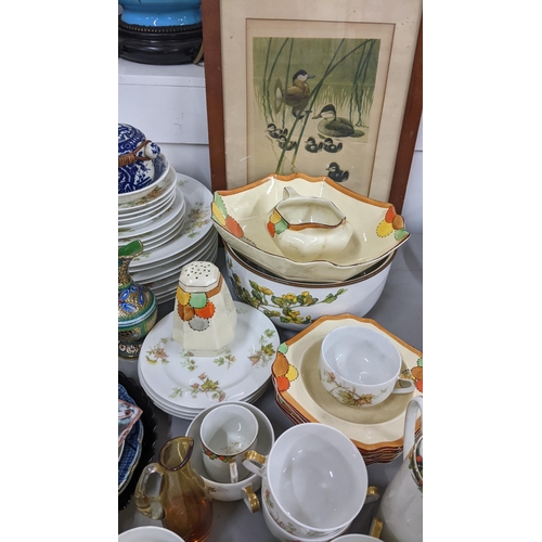 393 - A mixed lot to include an Alfred Meakin art deco part coffee set, flatware flagons Doulton squat for... 