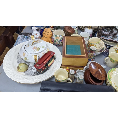 393 - A mixed lot to include an Alfred Meakin art deco part coffee set, flatware flagons Doulton squat for... 