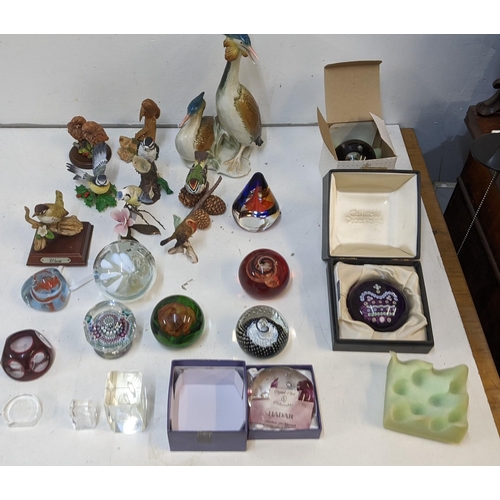 250 - A mixed lot of collectables to include  a boxed Caithness golden jubilee paperweight, continental bi... 