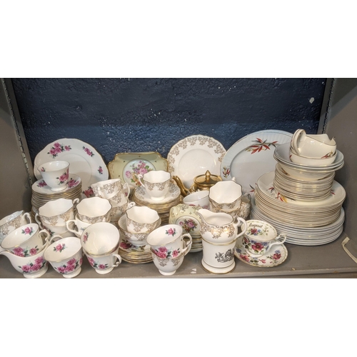 275 - Mixed ceramics to include a Royal Albert Poppy pattern August tea cup and saucer, together with Roya... 