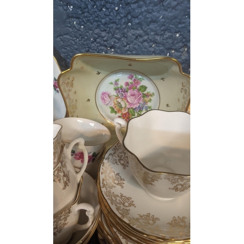 275 - Mixed ceramics to include a Royal Albert Poppy pattern August tea cup and saucer, together with Roya... 