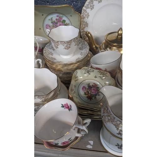 275 - Mixed ceramics to include a Royal Albert Poppy pattern August tea cup and saucer, together with Roya... 