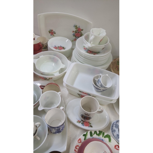 276 - Mixed ceramics an Pyrex to include a Pyrex part dinner service, Royal commemorative collectors cups,... 