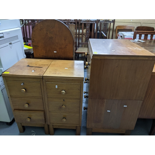 310 - Mid 20th century bedroom site comprising a two selection four drawers 87x61x44cm, chest of drawers, ... 