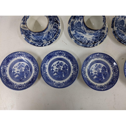 347 - A small lot of blue and white china comprising of two jugs, six plates, six saucers, six cups, five ... 