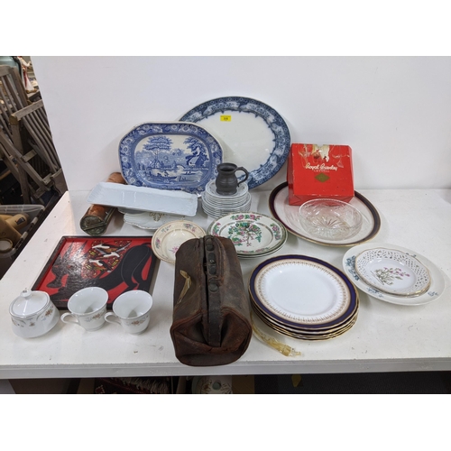 335 - A mixed lot of ceramics and China to include; a crystal bowl, Royal Worcester Regency pattern dinner... 