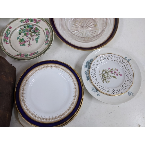 335 - A mixed lot of ceramics and China to include; a crystal bowl, Royal Worcester Regency pattern dinner... 