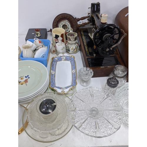 353 - A mixed lot to include, a Singer sewing machine (Y7642041) a barometer, a few items of goss china, a... 