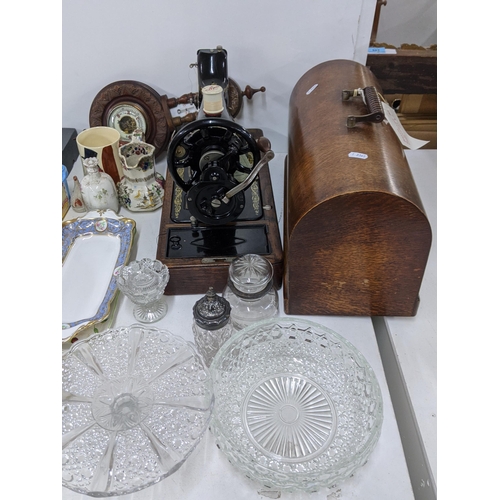 353 - A mixed lot to include, a Singer sewing machine (Y7642041) a barometer, a few items of goss china, a... 