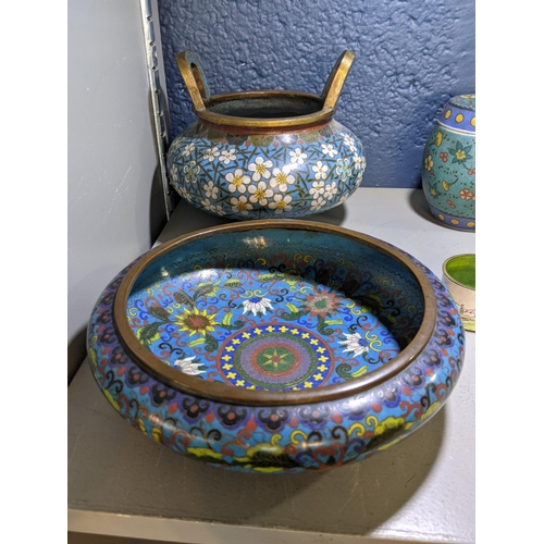 354 - Seven cloisonné items to include, a twin handled bowl, a dish two lidded pots, a vase and two rings ... 