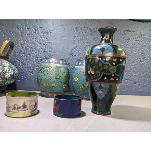 354 - Seven cloisonné items to include, a twin handled bowl, a dish two lidded pots, a vase and two rings ... 