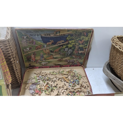 468 - A mixed lot to include vintage jigsaw puzzles to include The Chad Valley Noah's Ark and others (comp... 