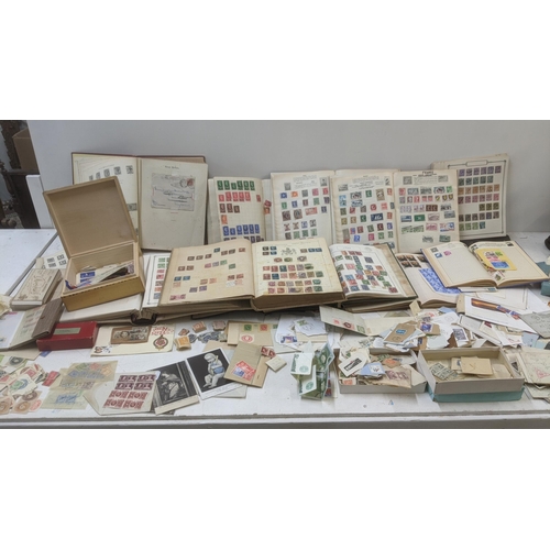 470 - A quantity of postage stamps and albums including examples from around the world, Great Britain, Chi... 