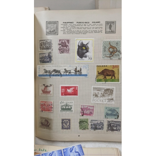 470 - A quantity of postage stamps and albums including examples from around the world, Great Britain, Chi... 