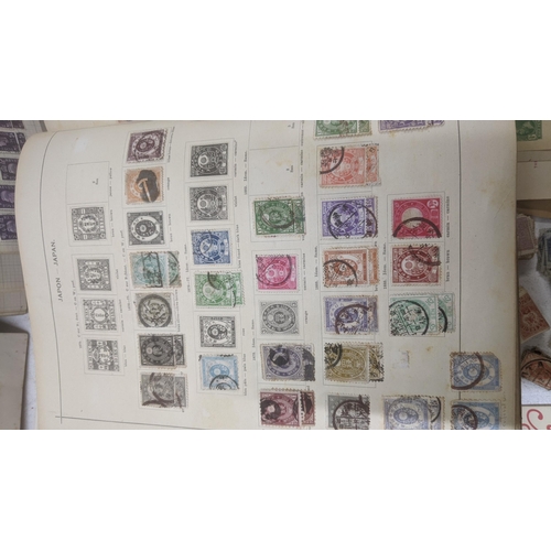 470 - A quantity of postage stamps and albums including examples from around the world, Great Britain, Chi... 