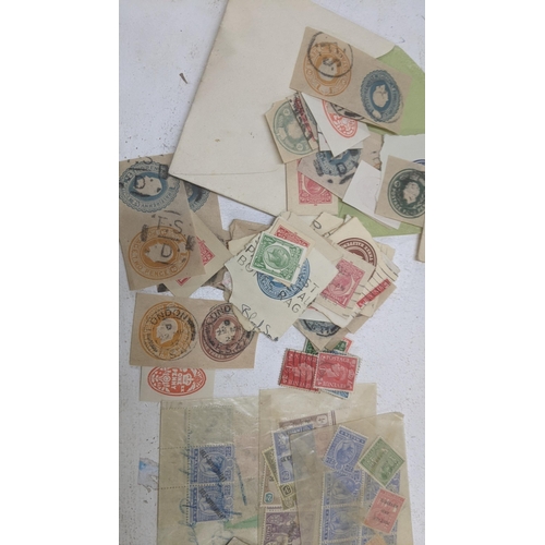 470 - A quantity of postage stamps and albums including examples from around the world, Great Britain, Chi... 