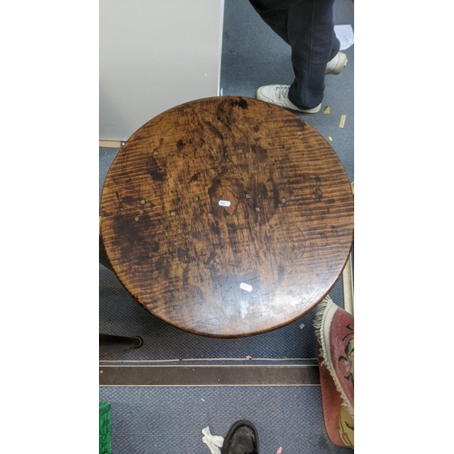 570 - A George III fruitwood snap top occasional table A/F Location:LAB
If there is no condition report sh... 