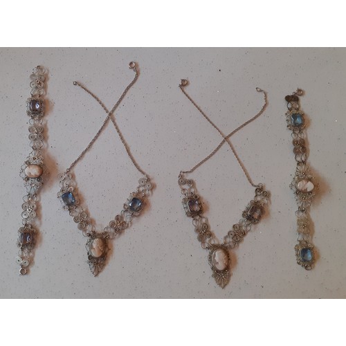 24 - A quantity of costume jewellery to include a silver moss agate ring, gold tone and silver tone chain... 