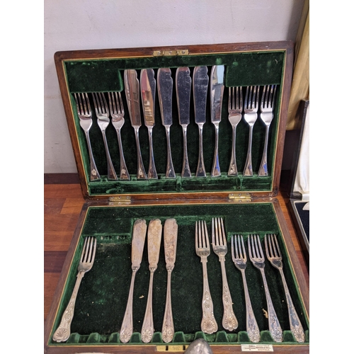 291 - Silver plated cutlery and flatware to include steak knifes and forks, grape scissors, cased and othe... 