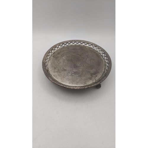 102 - A silver coloured waiter, with pierced decoration on ball and claw feet, 160g
Location:RWB
If there ... 