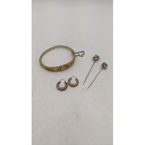 159 - Mixed jewellery to include two Victorian yellow gold stick pins to include a knot style example, and... 