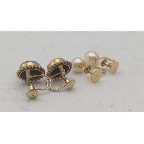 160 - Two pairs of 9ct yellow gold earrings to include a pair set with lapis lazuli, and the other set wit... 