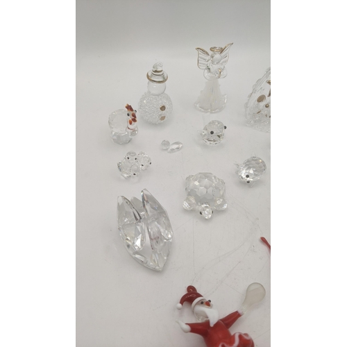 171 - A mixed lot of glass collectables to include Christmas related examples A/F, and crystal cut glass e... 