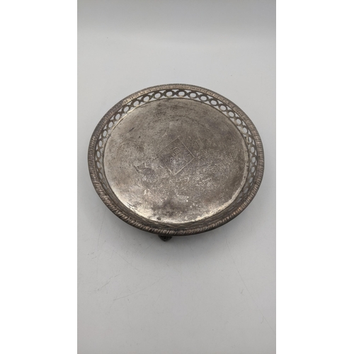 102 - A silver coloured waiter, with pierced decoration on ball and claw feet, 160g
Location:RWB
If there ... 