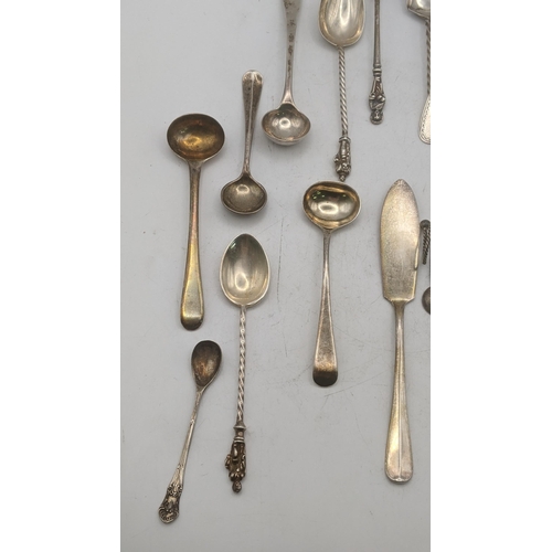 113 - Silver and white metal spoons to include teaspoons with twisted terminals, condiment spoons and othe... 