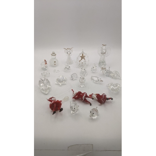 171 - A mixed lot of glass collectables to include Christmas related examples A/F, and crystal cut glass e... 