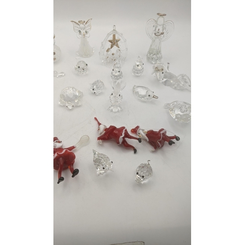 171 - A mixed lot of glass collectables to include Christmas related examples A/F, and crystal cut glass e... 