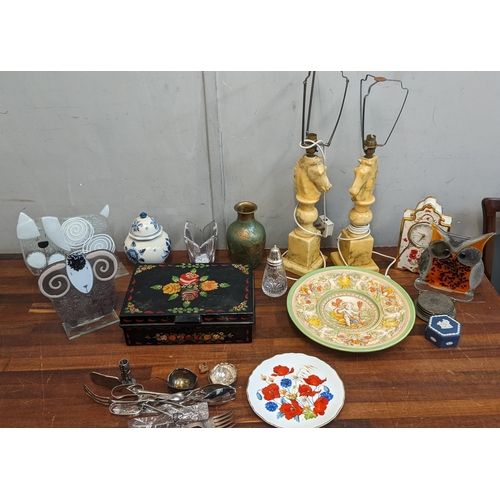 259 - Mixed items to include glass animal ornaments, a pair of onyx lamps, a Barge ware painted tin, glass... 