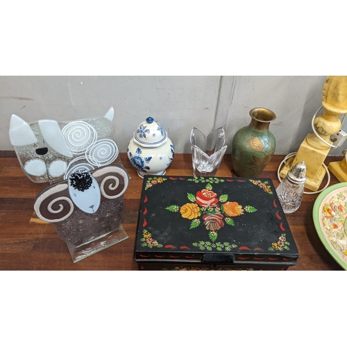 259 - Mixed items to include glass animal ornaments, a pair of onyx lamps, a Barge ware painted tin, glass... 